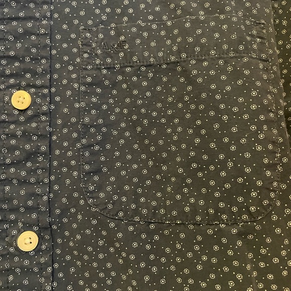 Abercrombie men’s button down shirt in a size large. - Picture 3 of 4